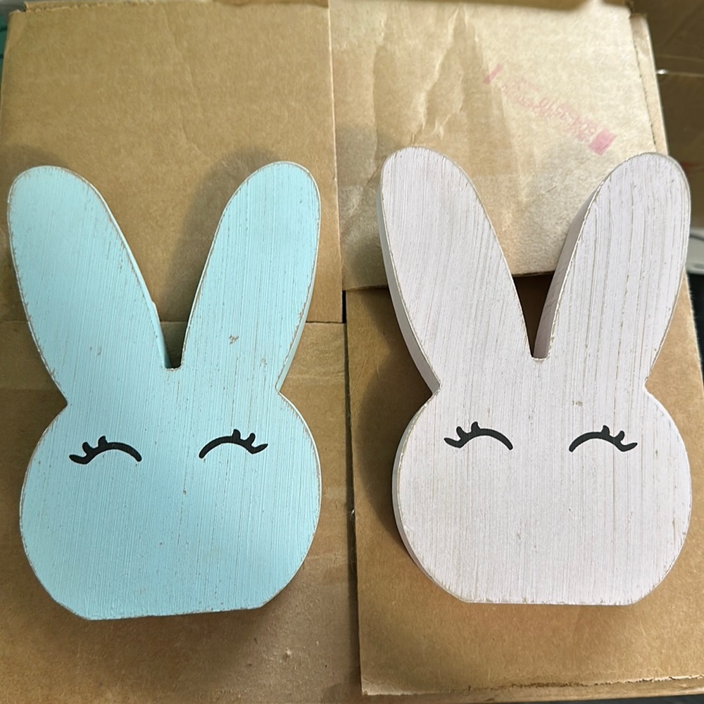 LIKE NEW 2 Bunny Distressed Wood Plaques